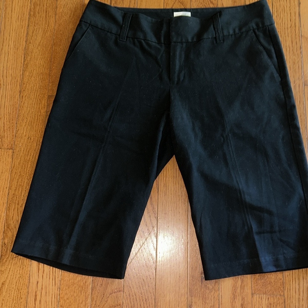 Old Navy Black Bermuda Shorts Tailored Design Sz 2